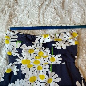 Lilly Pulitzer Cotton/Spandex skirt with daisies Size Small with stretch.